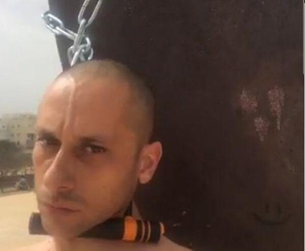 Ариэль Бронз. Акция в День Катастрофы. Фото: фейсбук (Ариэль Бронз. Акция в День Катастрофы. Фото: фейсбук) Ариэль Бронз. Акция в День Катастрофы. Фото: фейсбук