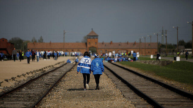Israeli students visit Auschwitz