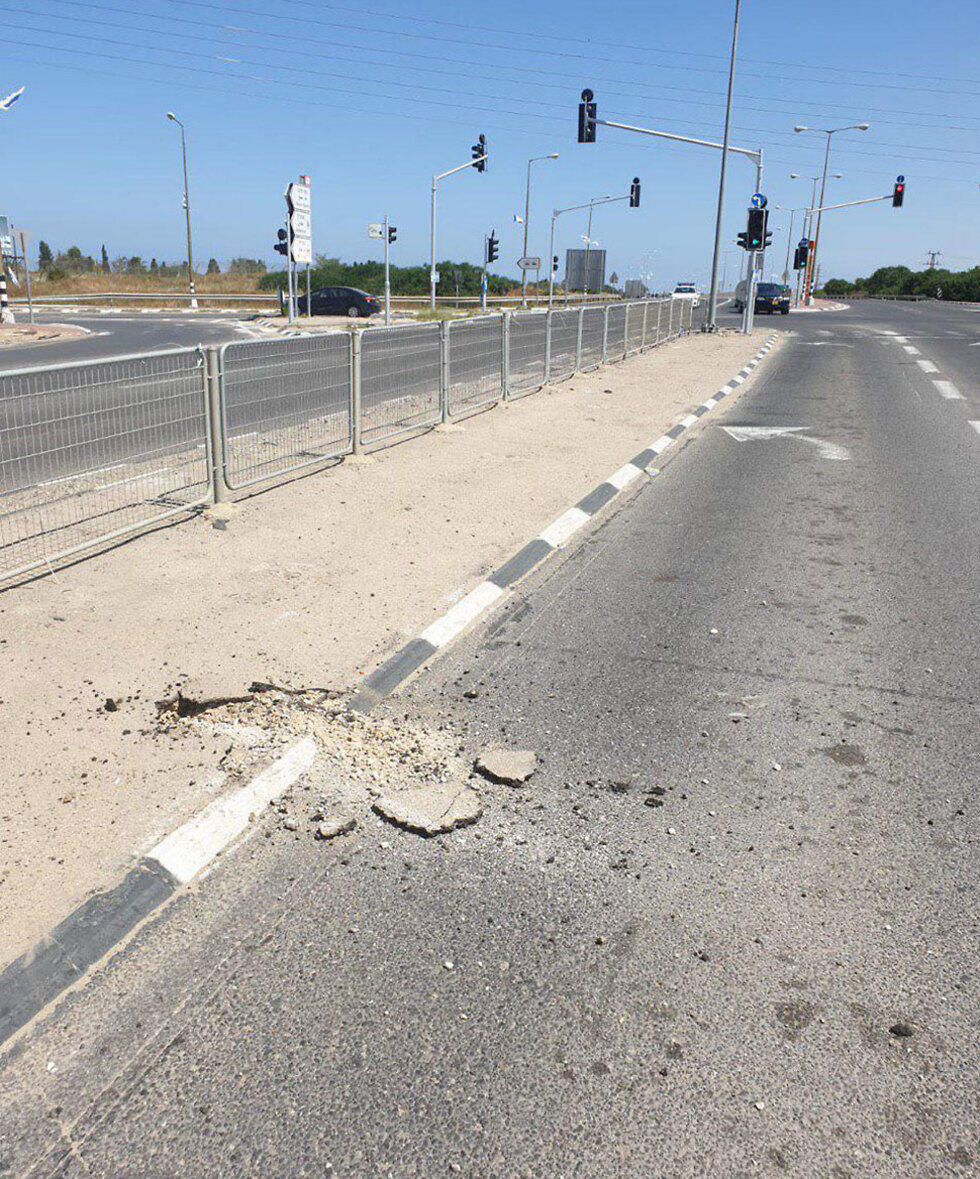 Ракета упала на шоссе № 4