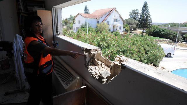 Место попадания ракеты. Фото: Ави Роках