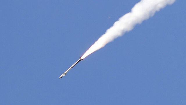 Ракета над югом Израиля. Фото: AFP (צילום: AFP) Ракета над югом Израиля. Фото: AFP