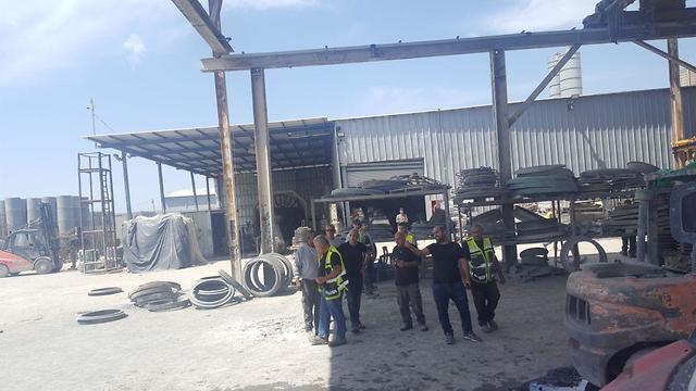 Предприятие в Ашкелоне, куда попала ракета. Фото: Итай Шикман