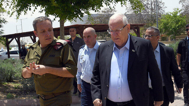President Reuven Rivlin tours Gaza border area (צילום: חיים צח, לע"מ) President Reuven Rivlin tours Gaza border area