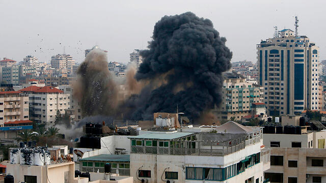 Штаб сил внутренней безопасности ХАМАСа после удара израильских ВВС. Фото: AFP (צילום: AFP) Штаб сил внутренней безопасности ХАМАСа после удара израильских ВВС. Фото: AFP