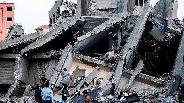  Building colapses after IDF air strikes on Sunday