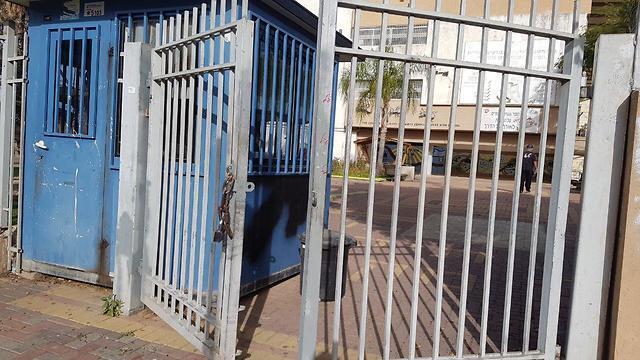 School in the city of Sderot being reopened Monday morning 