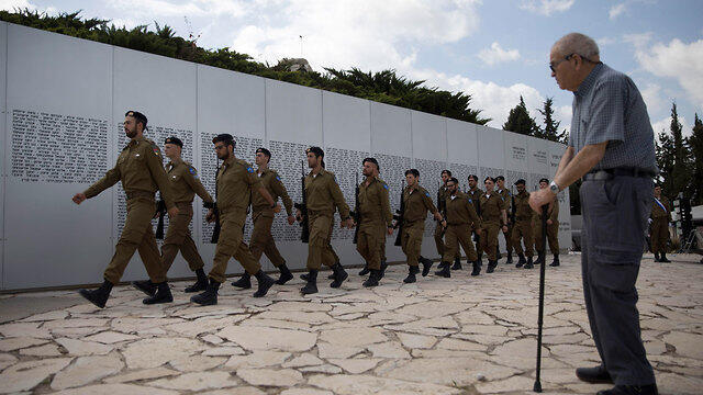 A memorial service for the Armored Corps at Latrun (Photo: AP) (צילום: AP) A memorial service for the Armored Corps at Latrun (Photo: AP)