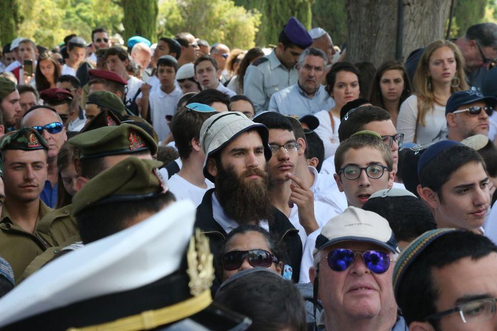 Военное кладбище "Нахалат-Ицхак". Фото: Моти Кимхи (צילום: מוטי קמחי) Военное кладбище "Нахалат-Ицхак". Фото: Моти Кимхи