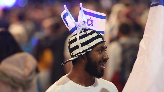 חגיגות יום העצמאות בתל אביב (צילום: מוטי קמחי ) חגיגות יום העצמאות בתל אביב