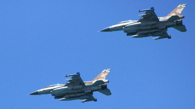 Самолеты F-16 