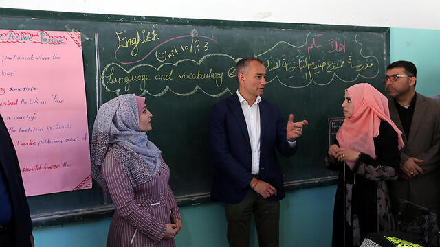 UN Mideast Enovy Nickolay Mladenov meeting with Gazans earlier this month (צילום: רויטרס) UN Mideast Enovy Nickolay Mladenov meeting with Gazans earlier this month