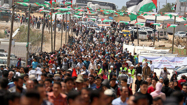 Gazans mark Nakba Day along the border with Israel (Photo: Reuters) (צילום: רויטרס) Gazans mark Nakba Day along the border with Israel (Photo: Reuters)