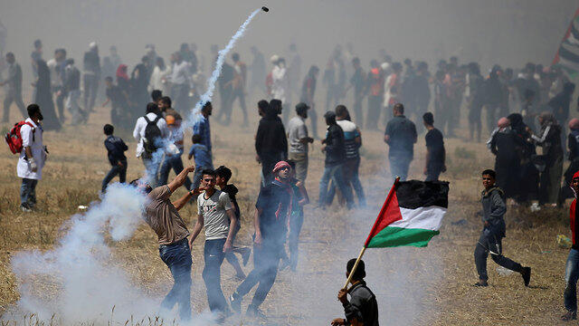 Violent Gaza border riots on Nakba Day (צילום: רויטרס) Violent Gaza border riots on Nakba Day