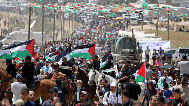 Palestinian protesters on the Gaza border (Photo: Reuters) 