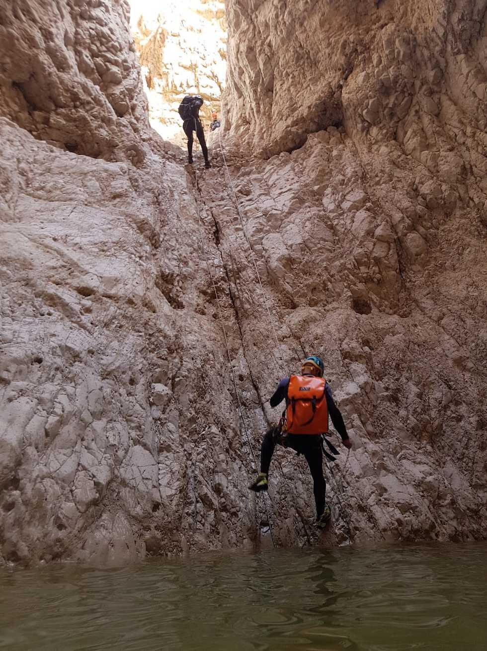 Поход по ручью Дарга - только для опытных туристов. Фото: Яарон Познански