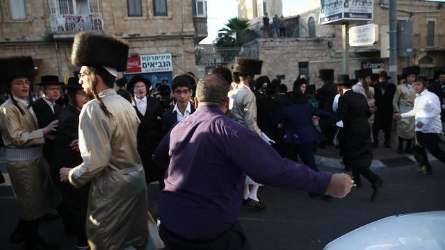 Ортодоксы в Иерусалиме протестуют против нарушения субботы. Фото: Охад Цвайгенберг (צילום: אוהד צויגנברג) Ортодоксы в Иерусалиме протестуют против нарушения субботы. Фото: Охад Цвайгенберг