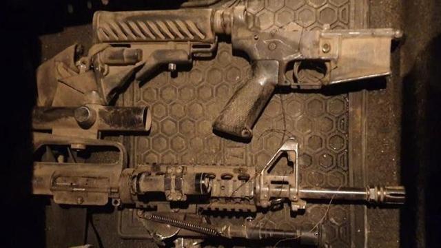 Автомат, изъятый у Закарии Збейди. Фото: пресс-служба ШАБАКа (צילום: תקשורת שב"כ) Автомат, изъятый у Закарии Збейди. Фото: пресс-служба ШАБАКа