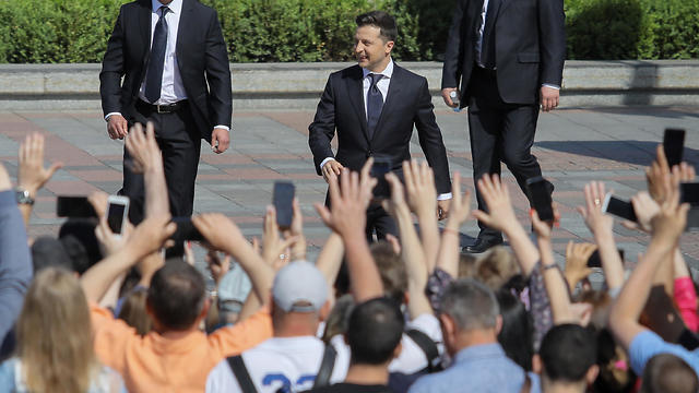 Volodymyr Zelenskiy greets the crowd prior his inauguration ceremony in Kiev, 20 May 2019