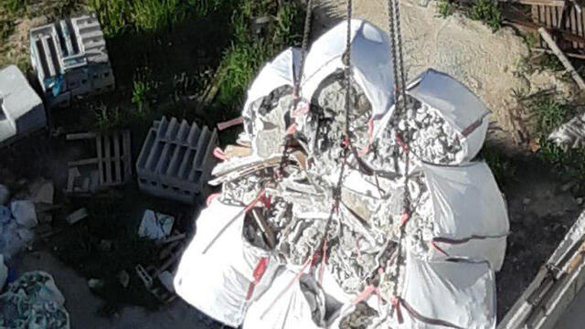 Вопреки всем правилам: подъем строительного мусораnullnull Вопреки всем правилам: подъем строительного мусора