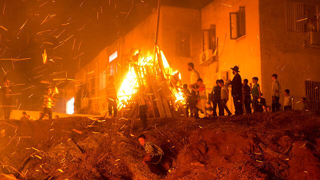 Костры в Бней-Браке. Фото: AP