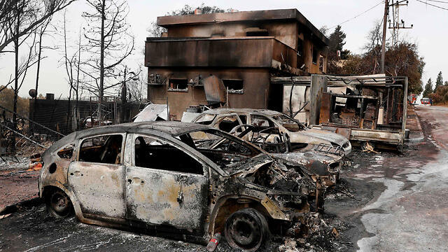 Cars and homes burned in Mevo Modi'im (צילום: AFP) Cars and homes burned in Mevo Modi'im