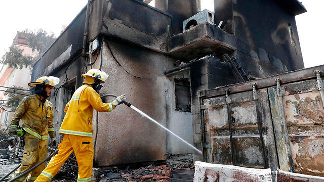 Moshav Mevo Modi'im damaged by fire (צילום: AFP) Moshav Mevo Modi'im damaged by fire