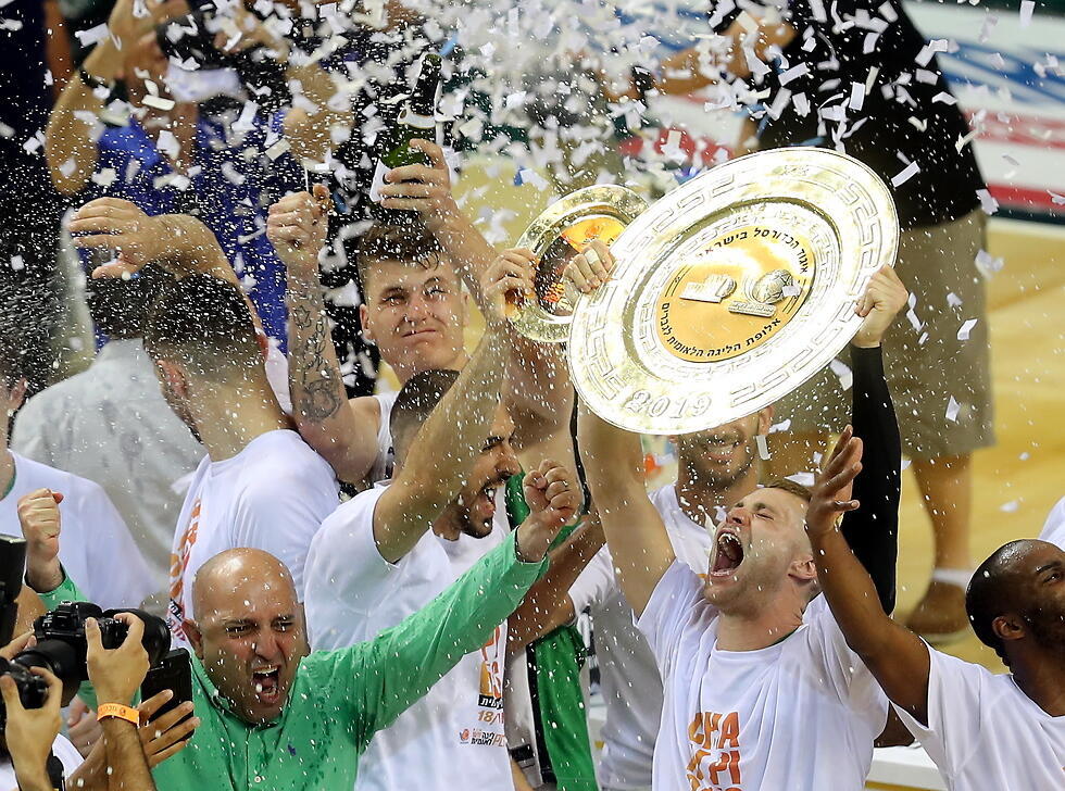 Хайфа ликует. Фото: Гиль Нeхyштан (צילום: גיל נחושתן) Хайфа ликует. Фото: Гиль Нeхyштан