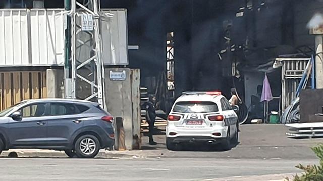 Место происшествия - завод в Ашкелоне. Фото: Барэль Эфраим (צילום: בראל אפרים) Место происшествия - завод в Ашкелоне. Фото: Барэль Эфраим