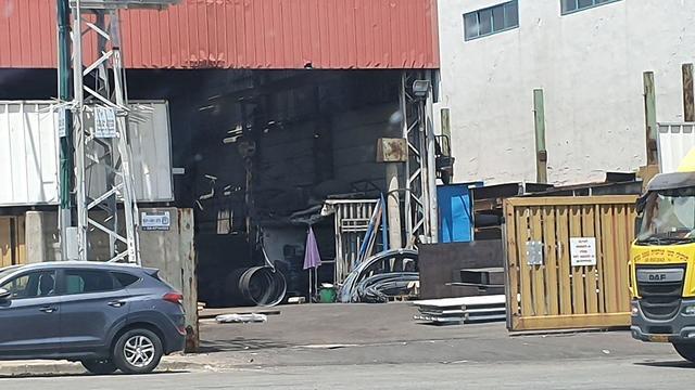 Место происшествия - завод в Ашкелоне. Фото: Барэль Эфраим (צילום: בראל אפרים) Место происшествия - завод в Ашкелоне. Фото: Барэль Эфраим
