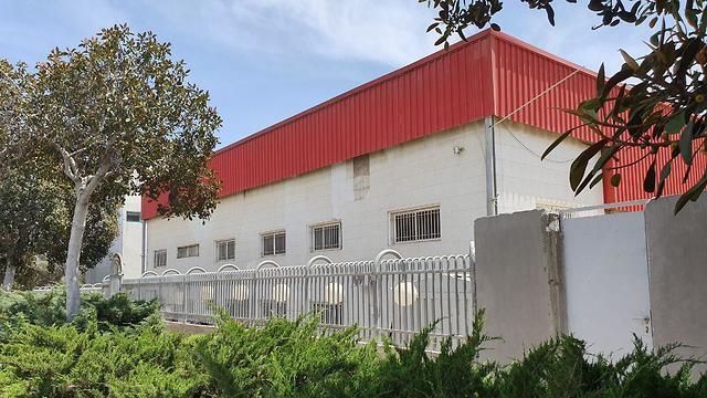 Место происшествия - завод в Ашкелоне. Фото: Барэль Эфраим (צילום: בראל אפרים) Место происшествия - завод в Ашкелоне. Фото: Барэль Эфраим