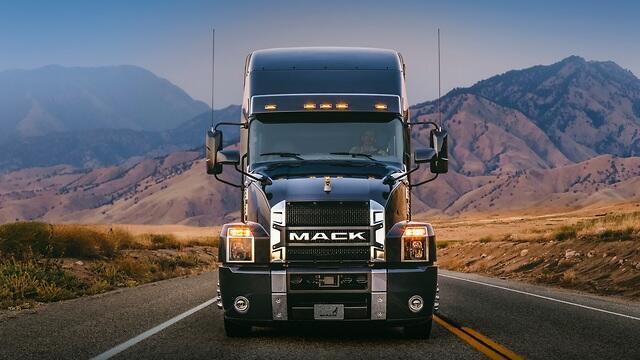 Автомобильный тягач Mack 