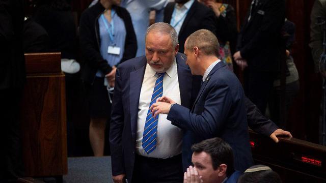 Avigdor Liberman in Knesset for vote on new elections (צילום: יואב דודקביץ') Avigdor Liberman in Knesset for vote on new elections