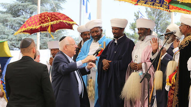 Выходцы из Эфиопии с президентом. Фото: Амит Шааби