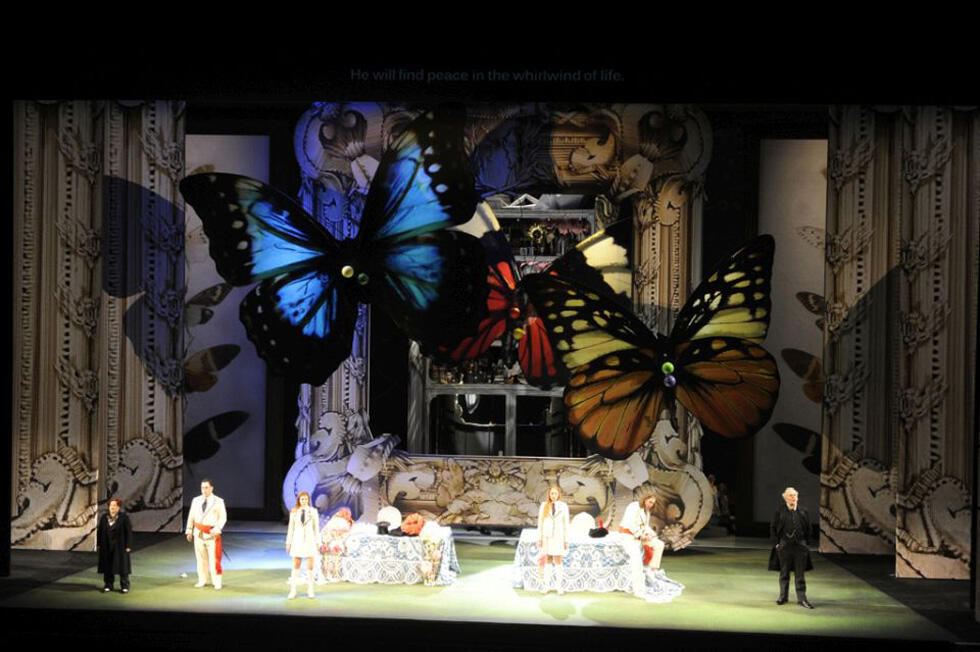 Сцена из оперы "Так поступают все женщины". Фото: пресс-службa Израильской оперы