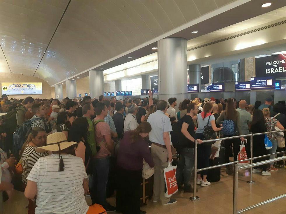 Очередь у стоек паспортного контроля в аэропорту Бен-Гурион, июнь 2019 года