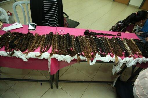 Косы пойдут на доброе дело. Фото: Дрор Мотола