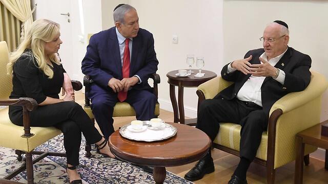 Сара и Биньямин Нетаниягу и Реувен Ривлин. Фото: Марк Найман, ЛААМ (צילום: מארק ניימן, לע"מ) Сара и Биньямин Нетаниягу и Реувен Ривлин. Фото: Марк Найман, ЛААМ