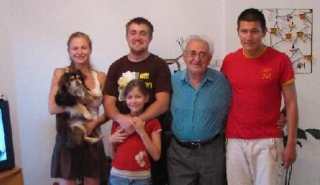 Семен Гитлин в Изpаиле с внуками