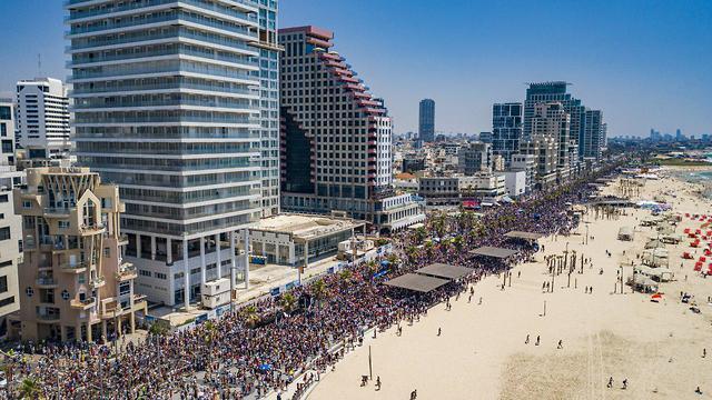 Гостиницы на тель-авивской набережной. Фото: Барак Бринкер