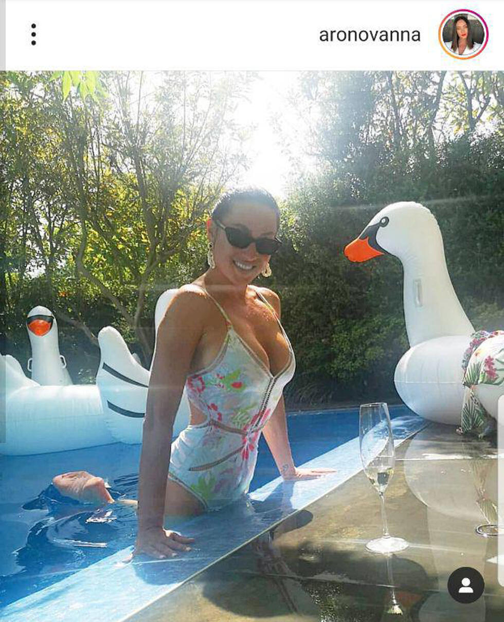 Анна Аронов. Фото: Instagram