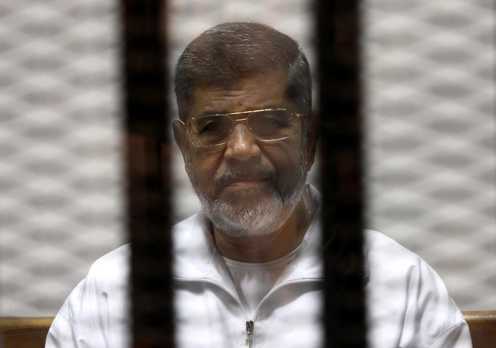 Mohamed Morsi in a cage during a court appearance in Cairo, May 2014 (Photo: Reuters)