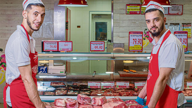 В мясном отделе супермаркета "Рами Леви". Фото: Юваль Хен (צילום: יובל חן) В мясном отделе супермаркета "Рами Леви". Фото: Юваль Хен