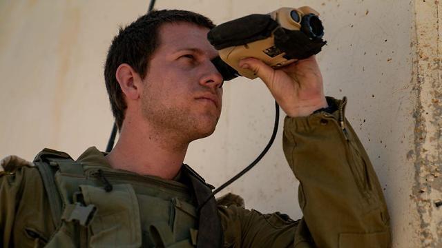 Испытания электронного бинокля "Ха-Мааян". Фото: пресс-служба ЦАХАЛа (צילום: דובר צה"ל) Испытания электронного бинокля "Ха-Мааян". Фото: пресс-служба ЦАХАЛа