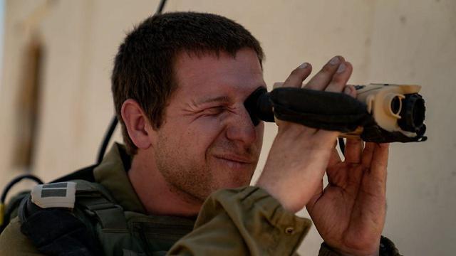 Испытания электронного бинокля "Ха-Мааян". Фото: пресс-служба ЦАХАЛа (צילום: דובר צה"ל) Испытания электронного бинокля "Ха-Мааян". Фото: пресс-служба ЦАХАЛа