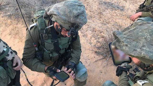 Испытания электронного бинокля "Ха-Мааян". Фото: пресс-служба ЦАХАЛа (צילום: דובר צה"ל) Испытания электронного бинокля "Ха-Мааян". Фото: пресс-служба ЦАХАЛа