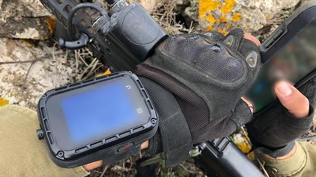 Испытания электронного бинокля "Ха-Мааян". Фото: пресс-служба ЦАХАЛа (צילום: דובר צה"ל) Испытания электронного бинокля "Ха-Мааян". Фото: пресс-служба ЦАХАЛа