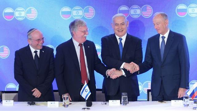 Участники трехсторонней встречи в Иерусалиме: Меир Бен-Шабат (Израиль), Джон Болтон (США), премьер-министр Биньямин Нетаниягу и Сергей Патрушев (Россия). Фото: Алекс Коломойский