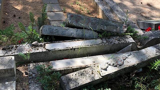 Вандализм на еврейском кладбище в Таллинеnullnull Вандализм на еврейском кладбище в Таллине