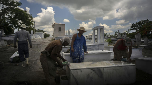 Workers polish a marble tomb at the Jewish cemetery in Guanabacoa, eastern Havana, Cuba (Photo: AP) Workers polish a marble tomb at the Jewish cemetery in Guanabacoa, eastern Havana, Cuba