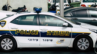 אילוסטרציה ניידת משטרה שיטור עירוני משטרת ישראל